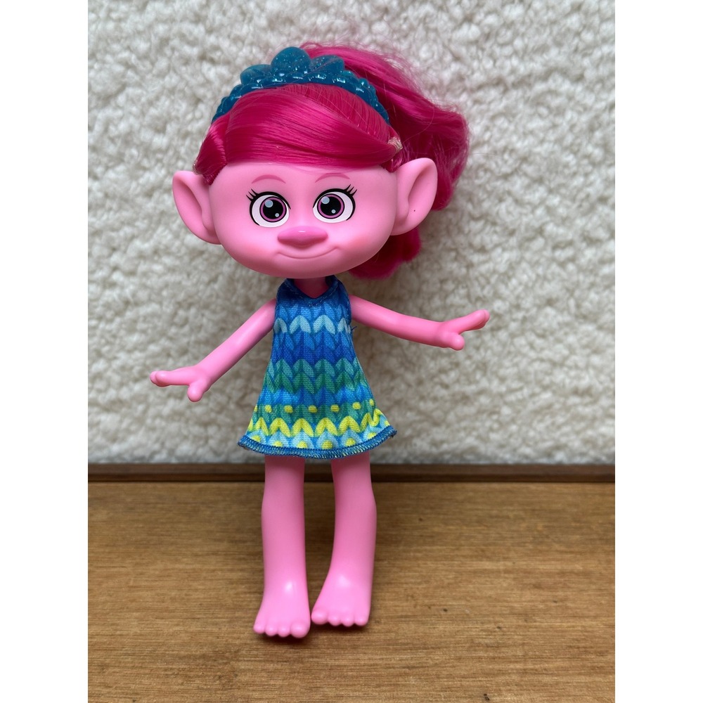 DreamWorks Trolls Doll Pink Hair Blue Chevron Dress Glitter Tiara Figure